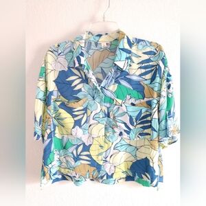 Lovely a.n.a. ANA Floral CROP Shirt Button Front Short Sleeve Hawaiian Large